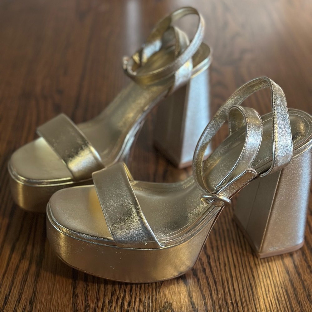 Larroude Dolly Metallic Leather Platform Sandals in ‘Platina’ Sz 9 NWT